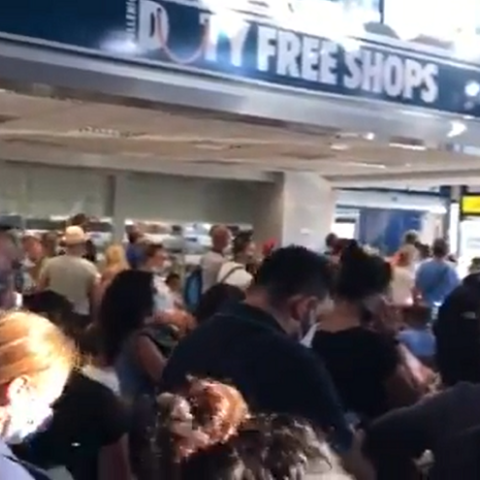 Συνωστισμός στο αεροδρόμιο της Κω