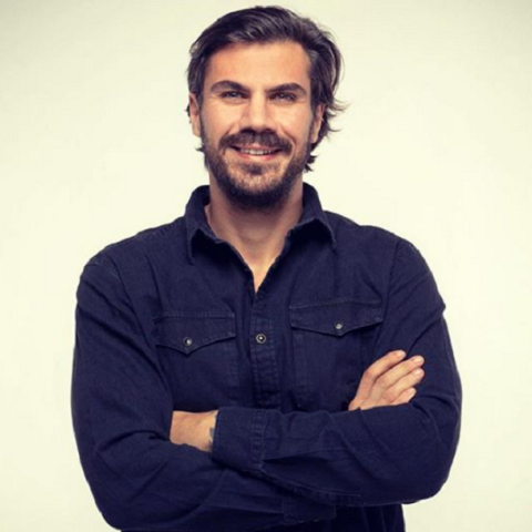 Άκης Πετρετζίκης