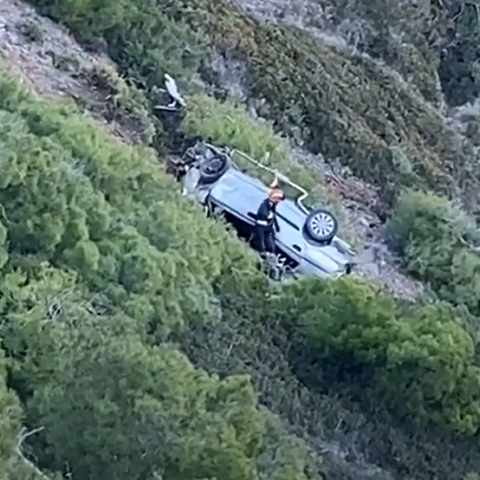 Αυτοκίνητο έπεσε σε γκρεμό στην Κερατέα