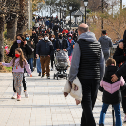 Βόλτα στον Φλοίσβο εν μέσω κορωνοϊού