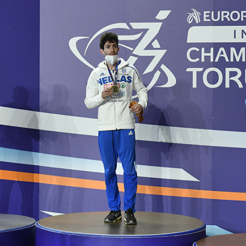 Μίλτος Τεντόγλου: Η απονομή του χρυσού μεταλλίου 