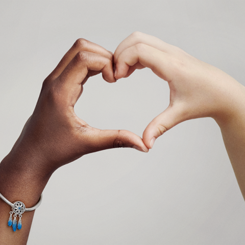 Η Pandora στηρίζει το έργο της Unicef με το "Charm for Change" 