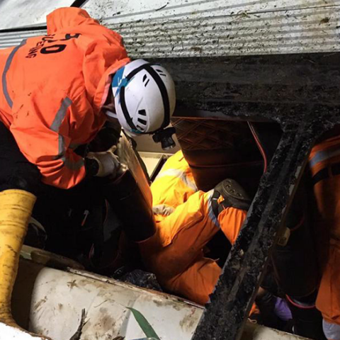 Ινδονησία: 27 άνθρωποι σκοτώθηκαν όταν λεωφορείο έπεσε σε χαράδρα