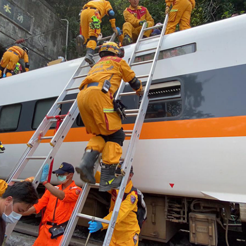 Εκτροχιασμός τρένου - Ταϊβάν: Τουλάχιστον 36 νεκροί 