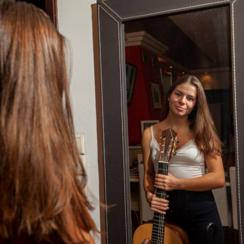 Η Ιωάννα Καζόγλου, κέρδισε την πρώτη θέση για σολίστ ηλικίας 15 -17 ετών, στον 11ο διεθνή διαγωνισμό για νέους κιθαρίστες «Andrés Segovia»