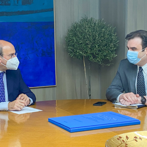 Ο υπουργός Εργασίας Κώστας Χατζηδάκης με τον υπουργός Ψηφιακής Διακυβέρνησης Κυριάκος Πιερρακάκης