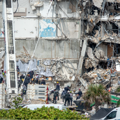 Κατάρρευση πολυκατοικίας στη Φλόριντα