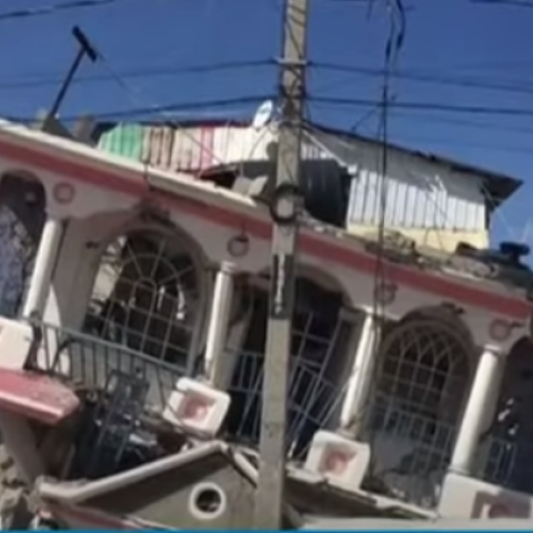 O ισχυρός σεισμός είχε εκατοντάδες νεκρούς, ζημιές σε κτίρια στην Αϊτή © YouTube