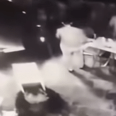 Ρέθυμνο Κρήτης: Αρνήθηκαν να δείξουν πιστοποιητικό σε μπαρ - Επεσε άγριο ξύλο και μετά "μπούκαραν" με 4x4 [βίντεο]