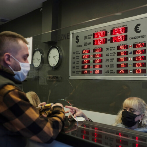 Τουρκία: Διαδηλώσεις μετά την ιστορική κατάρρευση της λίρας