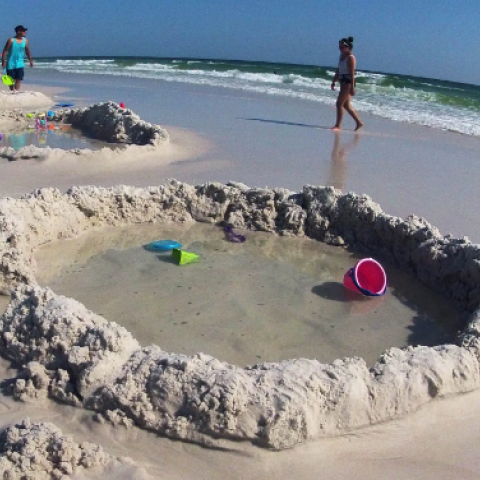 Tik Tok τρύπες στις παραλίες της Φλόριντα