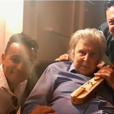 Κωνσταντίνος & Ματθαίος Τσαχουρίδης: «Μίκης, ο Ευξείνιος»