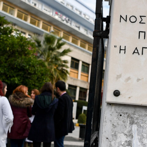 Ώρες αγωνίας για τον 14χρονο από την Άρτα που κατέρρευσε ενώ έλεγε τα κάλαντα