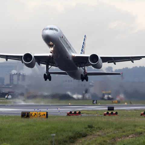 American Airlines κορωνοϊός