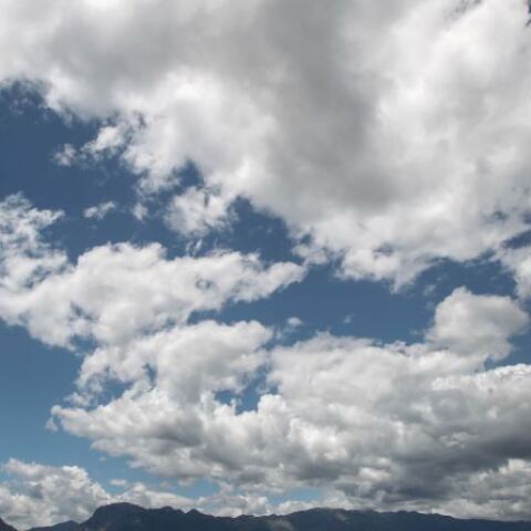 Καιρός Δευτέρα (30.10): Τοπικές νεφώσεις με υψηλές θερμοκρασίες 