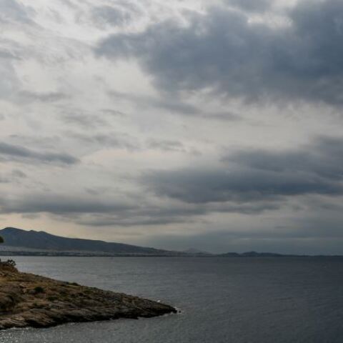 Παραμένει συννεφιασμένο το τοπίο την Τετάρτη με τοπικές βροχές - Από 3 έως 5 μποφόρ οι άνεμοι στα πελάγη