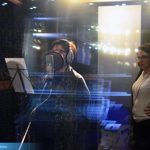 «Διαβάζω για τους Άλλους»: Η ομάδα εθελοντών που ηχογραφεί βιβλία