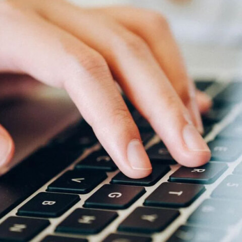 Tεχνήτη Νοημοσύνη: Προειδοποίηση της Ε.Ε για απάτες στις εφαρμογές κοινωνικές δικτύωσης