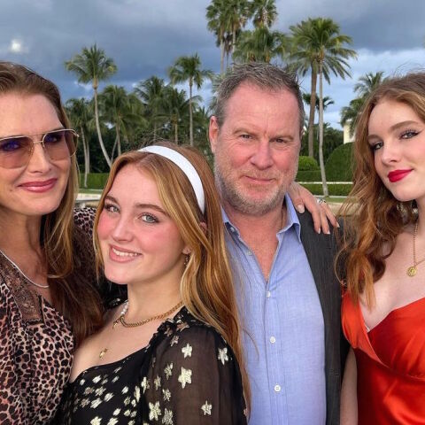 Η Μπρουκ Σιλντς με την οικογένειά της