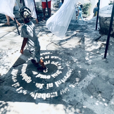 Δημήτρης Λάμπρου, άποψη από την εγκατάσταση "White Labyrinth" στη Χώρα Μυκόνου