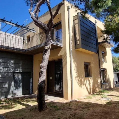 Ο αρχιτέκτονας Κωνσταντής Κίζης και ο ιδιοκτήτης Στέφανος Παπατζιάλας μιλούν για τη σχέση και τη συνεργασία στον σχεδιασμό και την κατασκευή μίας κατοικίας.