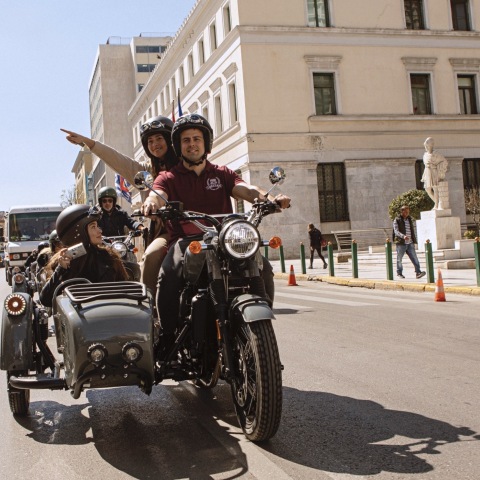 Βόλτα με μηχανές