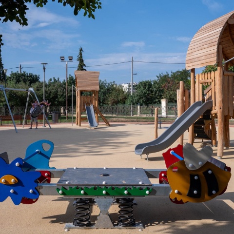 Ο Δήμος Αθηναίων αναμόρφωσε την παιδική χαρά της Ακαδημίας Πλάτωνος - Πρώτο βήμα για την ανάπλαση του ιστορικού πάρκου και την ανάδειξη του αρχαιολογικού χώρου.