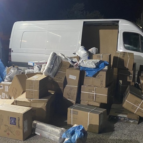 ΣΔΟΕ: Έλεγχοι σε 5 εταιρίες ταχυμεταφορών στην Αττική - Διαπιστώθηκαν φορολογικές παραβάσεις και παράνομη εμπορία απομιμητικών προϊόντων. 