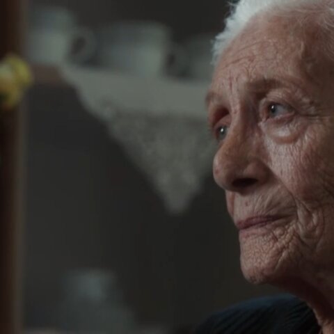 Η Δέσποινα Μπεμπεδέλη καθήλωσε με την ερμηνεία της στην πρεμιέρα της σειράς Famagusta