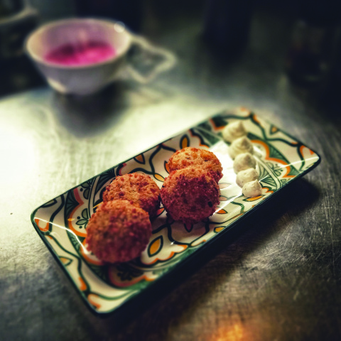 «Ένα νερό»: Η μοντέρνα ταβέρνα της Κυψέλης