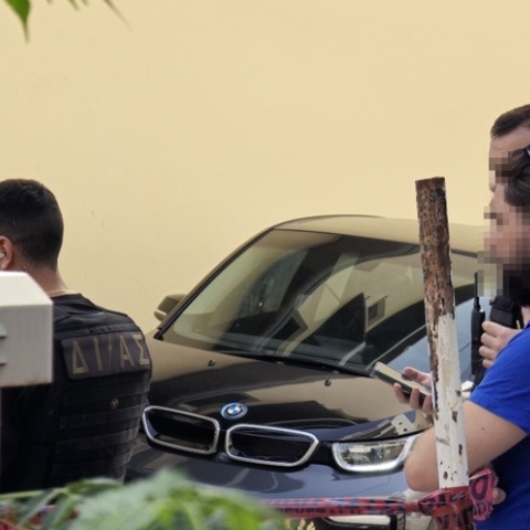 Το όχημα μέσα στο οποίο δολοφονήθηκε ο άνδρας στο Ψυχικό