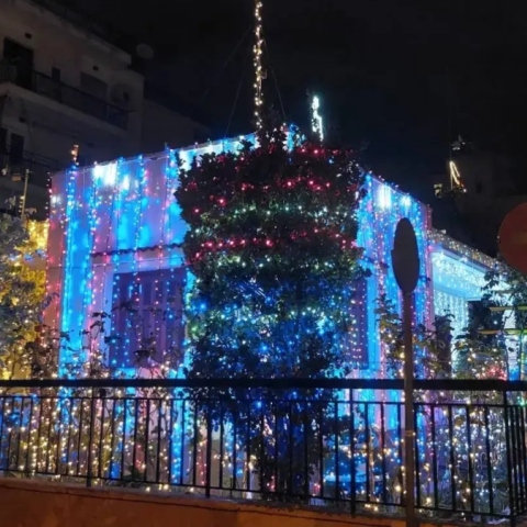 Χαλάνδρι: Viral ο χριστουγεννιάτικος στολισμός σπιτιού