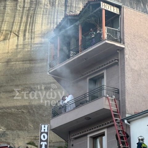 Εικόνες από τον απεγκλωβισμό πολιτών από το ξενοδοχείο στην Καλαμπάκα