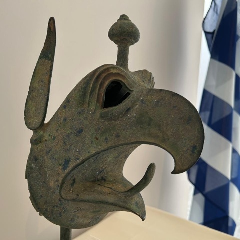 Xάλκινη κεφαλή του γρύπα από την Αρχαία Ολυμπία