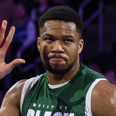 Γιάννης Αντετοκούνμπο: «Τριπλός» οδήγησε τους Μπακς στην νίκη