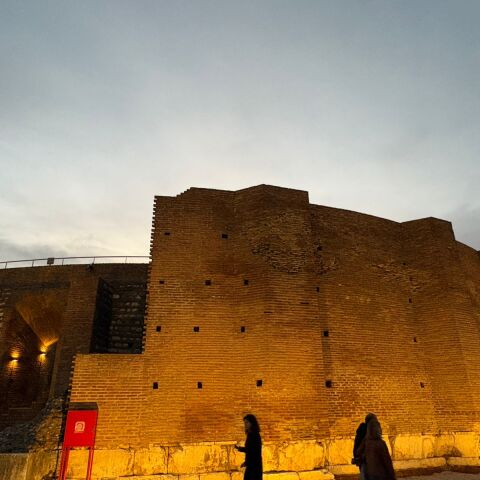 το_ρωμαικο_ωδειο__με_τη_φωτιστικη_αναδειξη_του__αποδιδεται_αποκατεστημενο_στους_κατοικους_της_πατρας_και_στην_αρχικη_του_χρηση