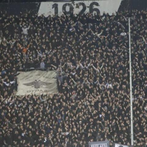 ΠΑΟΚ - Ρουμανία: Μεσίστιες κυματίζουν οι σημαίες στην Τούμπα