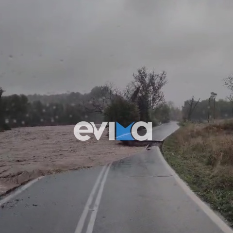 Δρόμος στην Εύβοια έχει κοπεί στα δύο λόγω της κακοκαιρίας