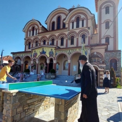 O Πάτερ Νικηφόρος Κοντογιάννης στη πιο hi tech εκκλησία της χώρας