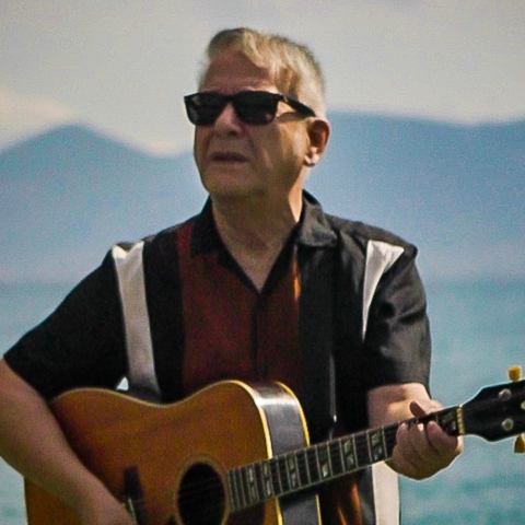 Ο Γιώργος Δημητριάδης παρουσιάζει το νέο του τραγούδι «Ανοίγω τα Πανιά» στην ATHENS VOICE κι εξηγεί την ιστορία του