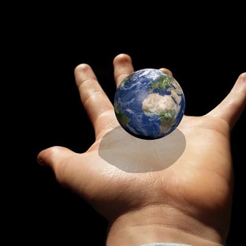 Η κλιματική κρίση, η Πράσινη Μετάβαση, οι πολιτικές που καθορίζουν την ενέργεια στην Ευρωπαϊκή Ένωση και την Ελλάδα.