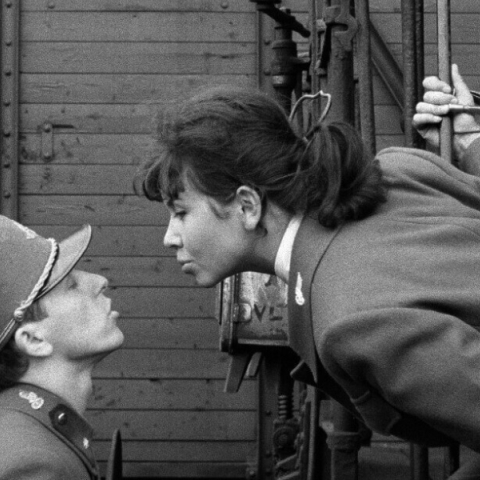 Κριτική για την ταινία «Ο άνθρωπος που έβλεπε τα τρένα να περνούν» σε σκηνοθεσία και σενάριο Γίρι Μένζελ