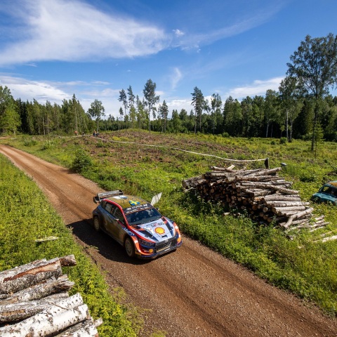 Αγωνιστικό αυτοκίνητο στο Ράλι Εσθονίας 2022