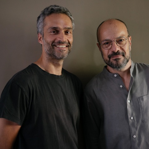 Ο Γιάννης Ευθυμιάδης μιλάει για τη θεατρική παράσταση «Αλκίνοος» που ανεβαίνει στη σκηνή Ω του Δημοτικού Θεάτρου Πειραιά τον Σεπτέμβριο και βασίζεται στο ομώνυμο ποίημα του