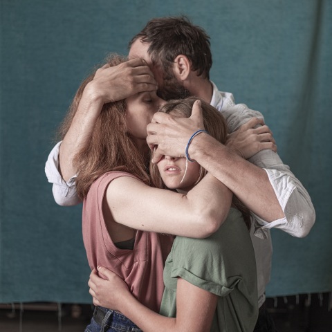 "Κλυταιμνήστρα" από τους tg STAN σε παγκόσμια πρεμιέρα στο ανοιχτό θέατρο του Παλαιού Ελαιουργείου στην Ελευσίνα