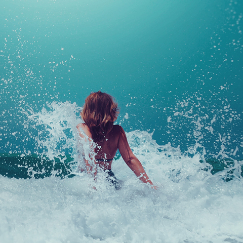 Ένα κορίτσι.