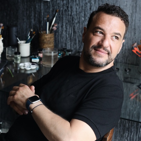 Ο ζωγράφος Ανδρέας Γεωργιάδης μιλάει για την εκθεσή του «Επέστρεφε - Αναφορά στον Κ.Π. Καβάφη» που παρουσιάζεται στη Γεννάδειο Βιβλιοθήκη και διαρκεί μέχρι τις 5 Αυγούστου