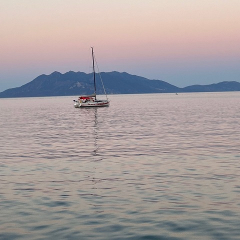 Εντυπώσεις από τη φιλοξενία στην Επίδαυρο με αφορμή ένα καλοκαιρινό ταξίδι.