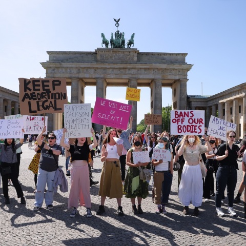 Τι συμβαίνει με τη διακοπή της κύησης στη Γερμανία: Το δικαίωμα στην άμβλωση και η αυτοδιάθεση του σώματος.