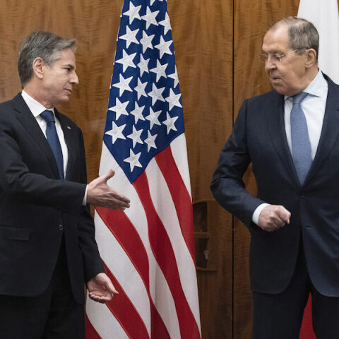 Για πρώτη φορά από την έναρξη του πολέμου: «Κλειδώνει» επικοινωνία Μπλίνκεν - Λαβρόφ